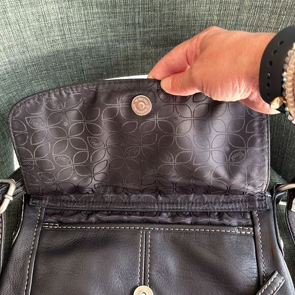 Fossil Vintage Black Leather Messenger crossbody shoulder Bag purse Classic EUC - Picture 11 of 12
